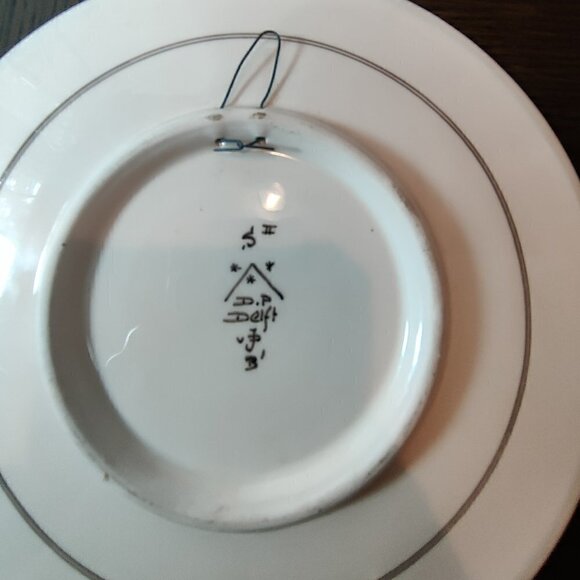 Delft Plate Handpainted Boat Scene Vintage, Ready with hanger. 8" plate Signed - Picture 6 of 7